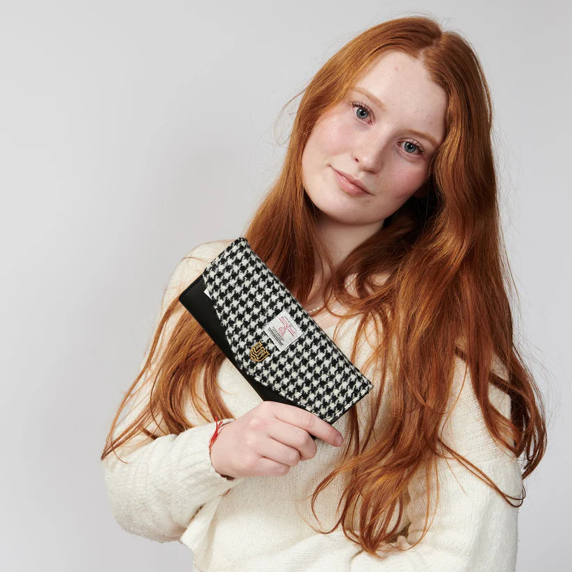 The Large Clasp Wallet