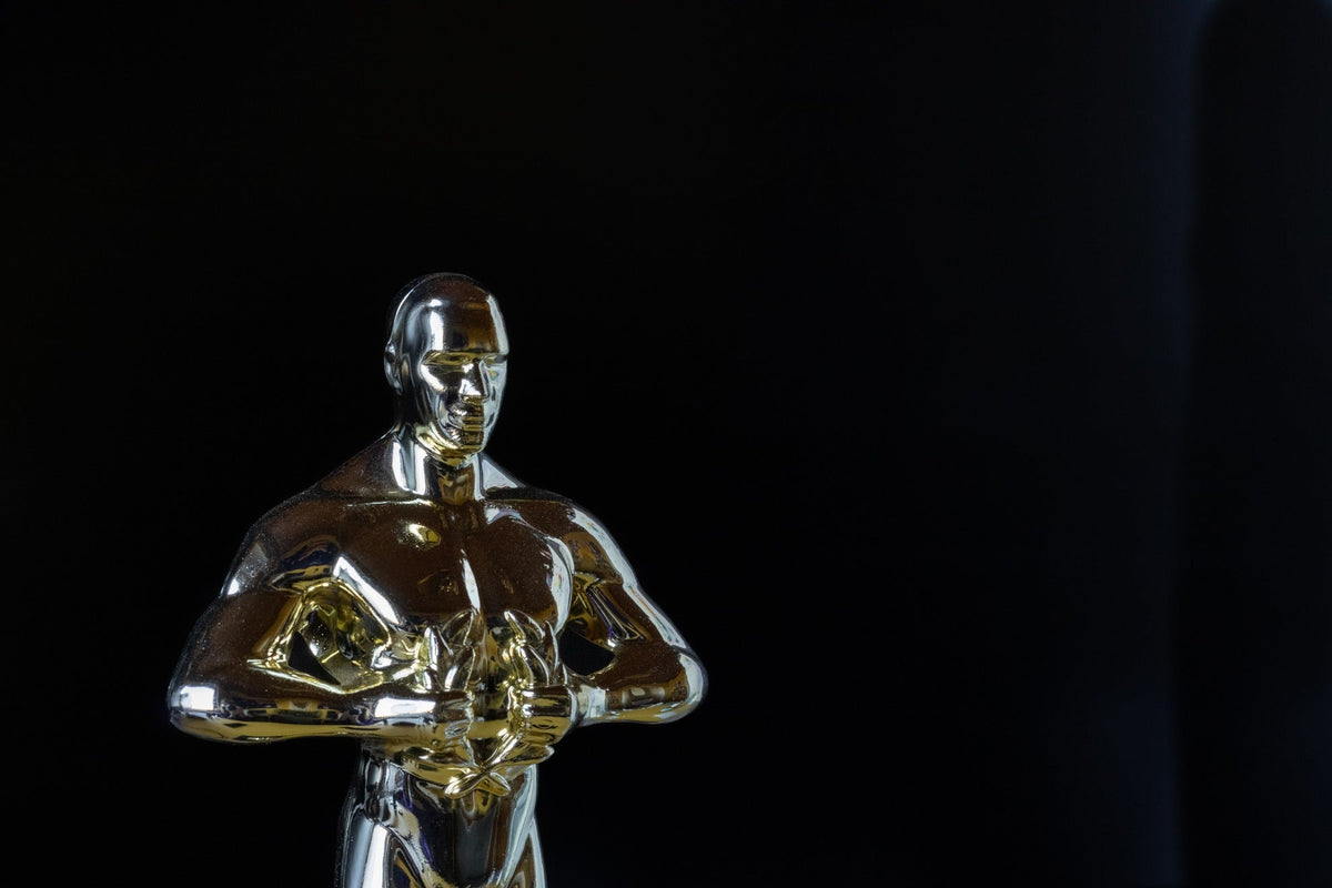 Ireland at the Oscars: The Three-Time Winner Who Dodges the Limelight, the Irishwoman Who Eclipsed Greta Garbo, and a Strange Golf Swing Accidents
