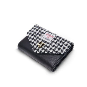 The Small Clasp Wallet
